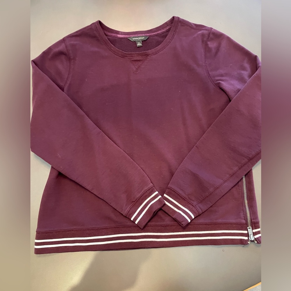 Banana Republic Women’s Pullover with short side zip.  Size XL, Maroon.